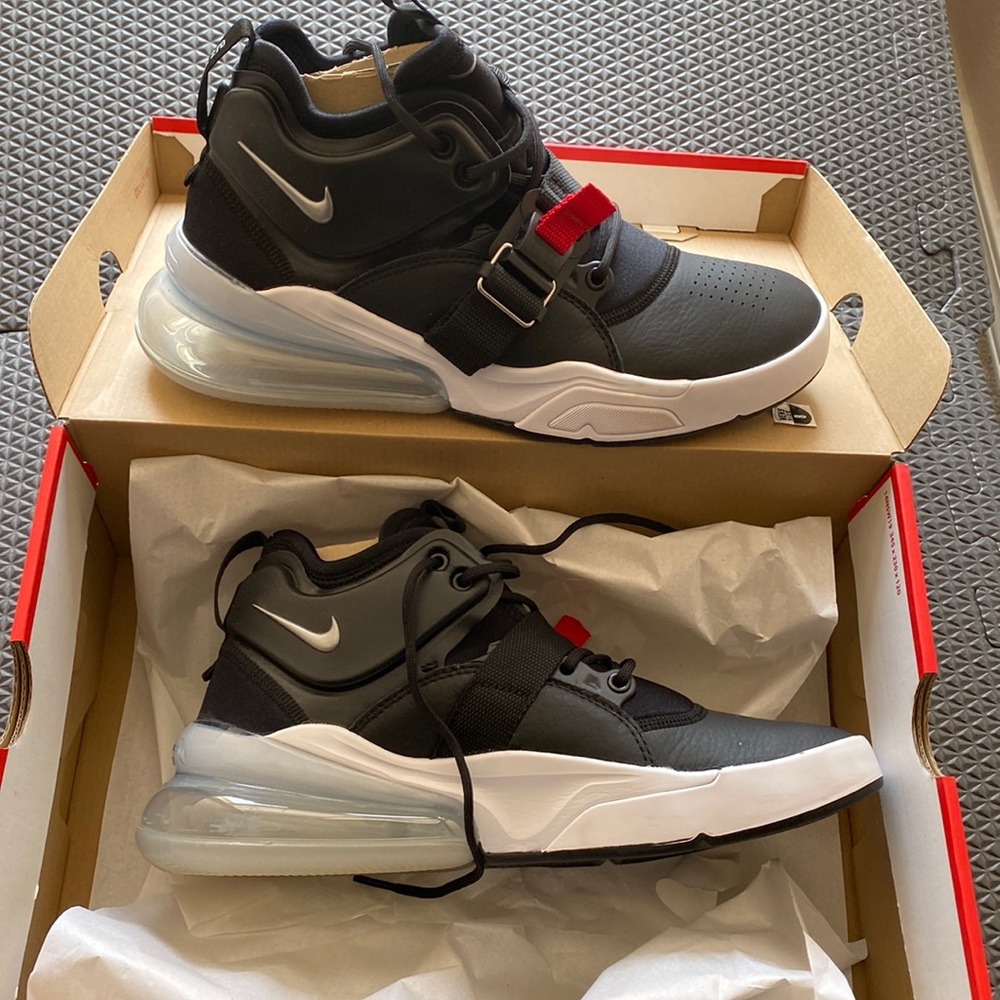 Nike Air Force 270